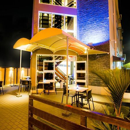 Q-Inn Boutique Hotel باراماريبو المظهر الخارجي الصورة